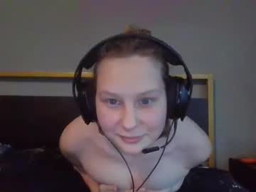girl
        dyingv cam image #2935186