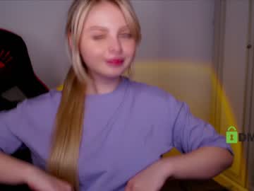 girl
        shy_blondiee cam image #903344