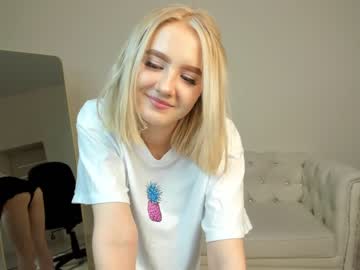 girl
        oliviabr0wn cam image #266149