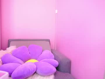 girl
        little_effy18_ cam image #6643367