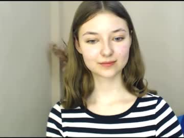 girl
        vivien_leight cam image #1001988