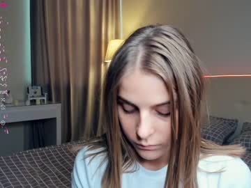 girl
        erline_may cam image #4168562