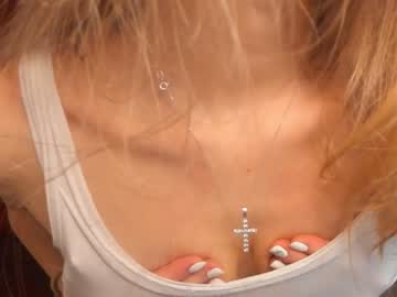 girl
        linellali cam image #176678