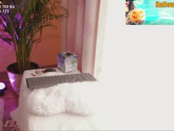 girl
        clementine__ cam image #116010