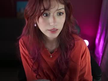 girl
        greeny_mat cam image #4386298
