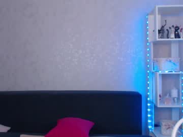girl
        ellyloy cam image #480325