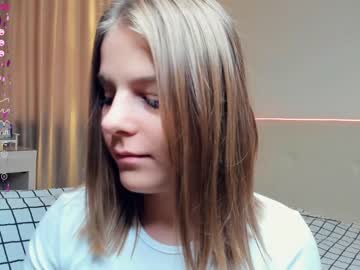 girl
        erline_may cam image #3937499