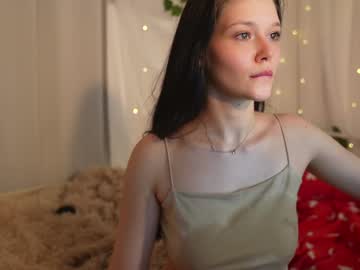 girl
        kelly_ember cam image #5799984