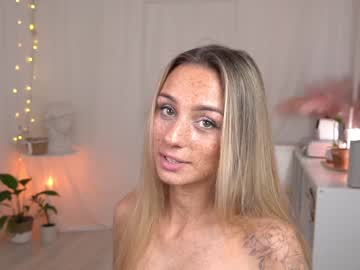 girl
        artease cam image #3421190