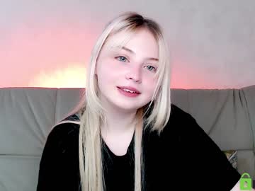 girl
        shy_blondiee cam image #809539