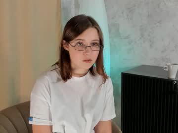 girl
        mariecurtisa cam image #3019510