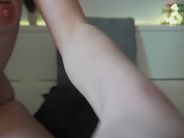 girl
        funny_to_see_you_here cam image #1496079
