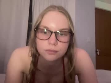 girl
        alexkelsey18 cam image #3764687