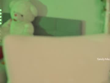 girl
        mia_milagros cam image #2959002