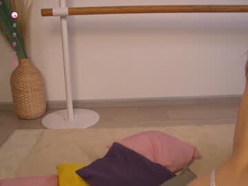girl
        ashlyn_1 cam image #5102369