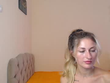 girl
        holli_trick cam image #4973622