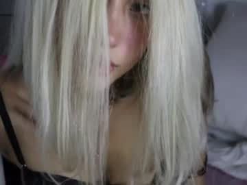 girl
        wendy_daniela cam image #4247747