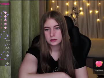 girl
        minnie_olson_ cam image #1187432