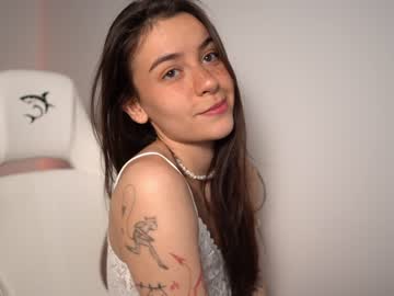 girl
        aria_diaz cam image #3866733