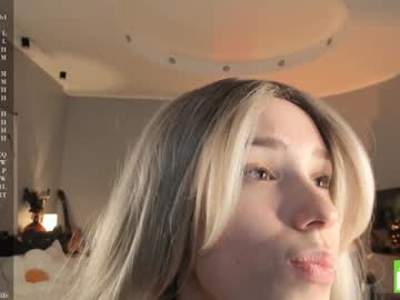 girl
        margarethowell cam image #5611012