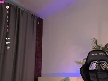 couple
        alice_leey cam image #5036970