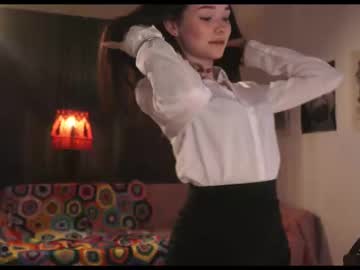girl
        anntics_ cam image #6418700