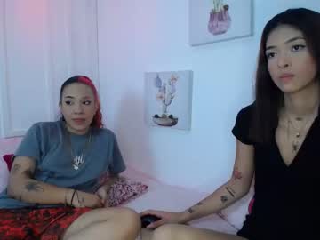 couple
        mia_and_madison cam image #1530923