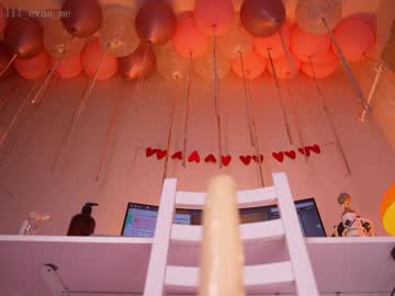 girl
        lil_eva cam image #6539776
