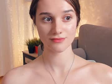 girl
        gummy_rabbit cam image #3818711