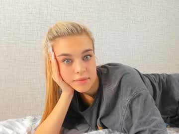 girl
        dana_bananna_ cam image #1897059