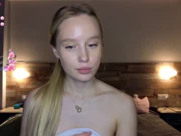 girl
        callme_star cam image #4147646