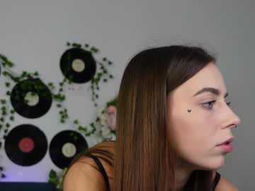 girl
        versace_goldd_ cam image #2019954