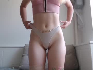 girl
        your_dream6996 cam image #4837240