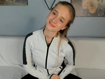 girl
        shewell cam image #6413630