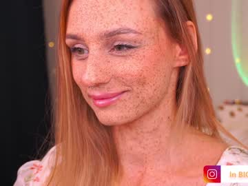 girl
        artease cam image #411923