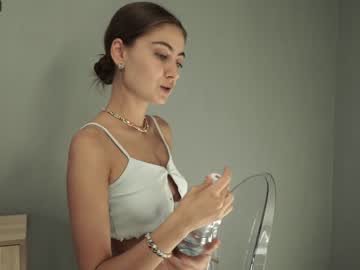 girl
        tessarosse_ cam image #2048956