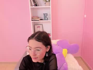 girl
        little_effy18_ cam image #6744079