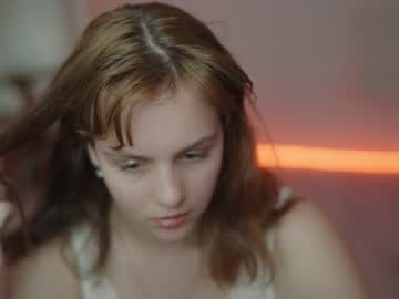 girl
        belkast_21 cam image #3338636