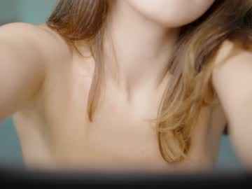 girl
        silent_chill cam image #3386473