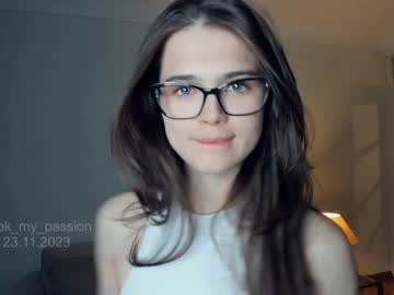 girl
        look_my_passion cam image #2915716