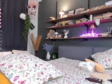 girl
        hinatabroks cam image #5703099