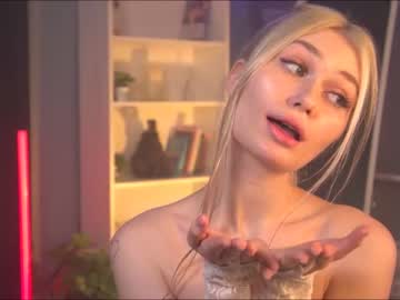 girl
        white_godness cam image #720205