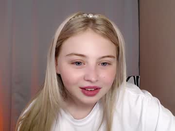 girl
        shy_blondiee cam image #831101