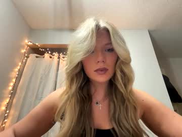 girl
        maeveraes cam image #6054131