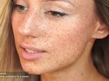 girl
        artease cam image #2430023