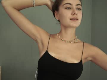 girl
        tessarosse_ cam image #2062217