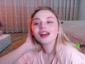 girl
        shy_blondiee cam image #896725