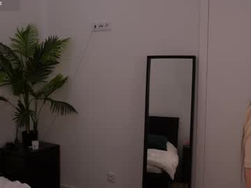 girl
        lilly_colins cam image #5901025