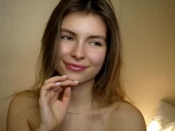 girl
        passionatepainter cam image #6063525