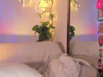 girl
        nebamazee cam image #2311842